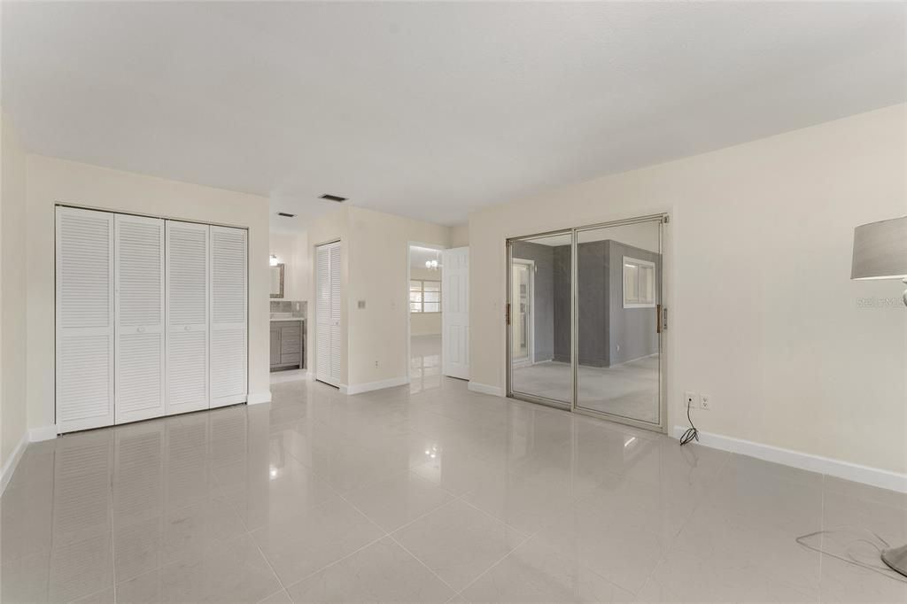 Active With Contract: $229,900 (2 beds, 2 baths, 1396 Square Feet)