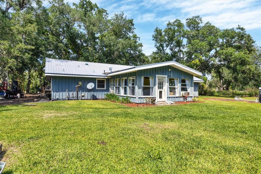 For Sale: $400,000 (3 beds, 2 baths, 1855 Square Feet)