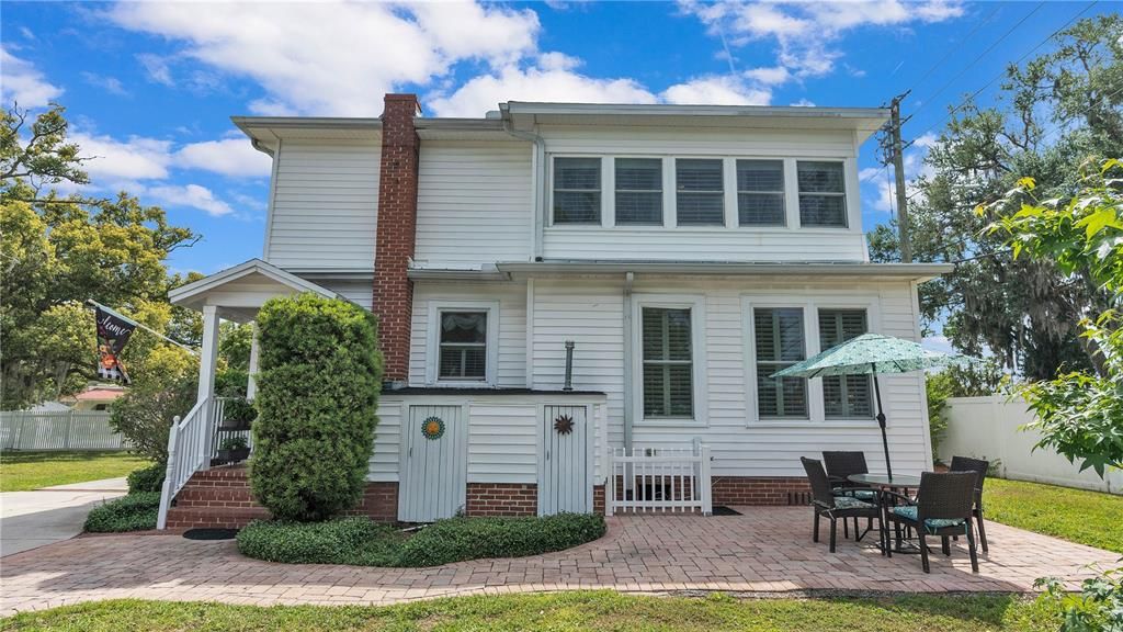 Recently Sold: $735,000 (3 beds, 2 baths, 2462 Square Feet)