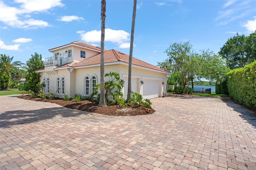 Recently Sold: $2,350,000 (5 beds, 4 baths, 3924 Square Feet)