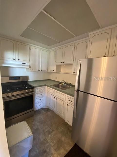 For Sale: $99,000 (1 beds, 1 baths, 585 Square Feet)