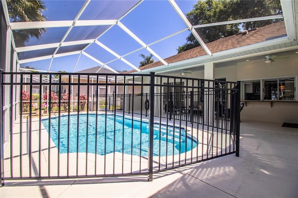 Pool without aluminum fence