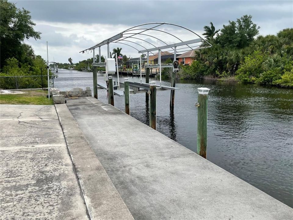 DOCK LIFT CANAL VIEW