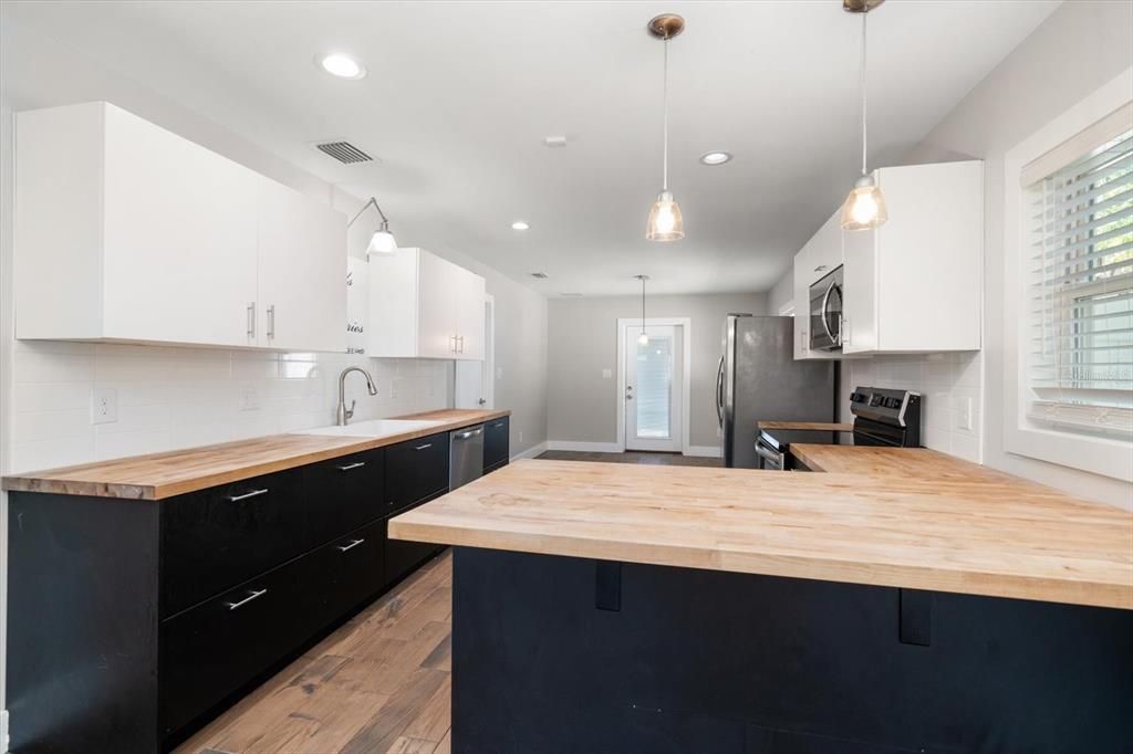 For Sale: $379,000 (3 beds, 2 baths, 1240 Square Feet)