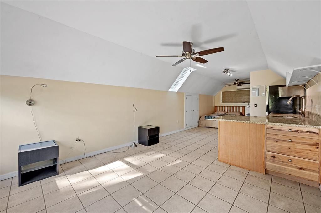 Recently Sold: $950,000 (2 beds, 2 baths, 1912 Square Feet)