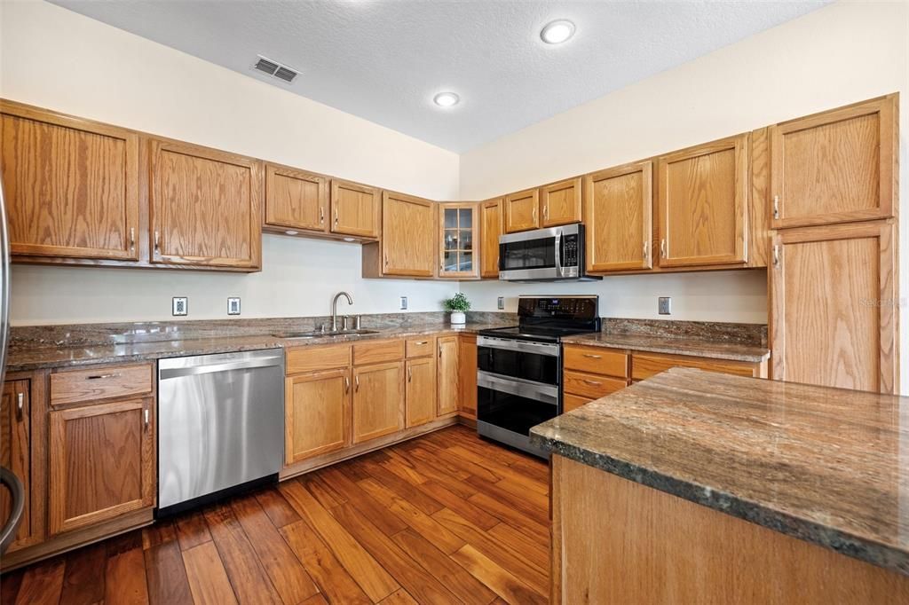 Recently Sold: $950,000 (2 beds, 2 baths, 1912 Square Feet)