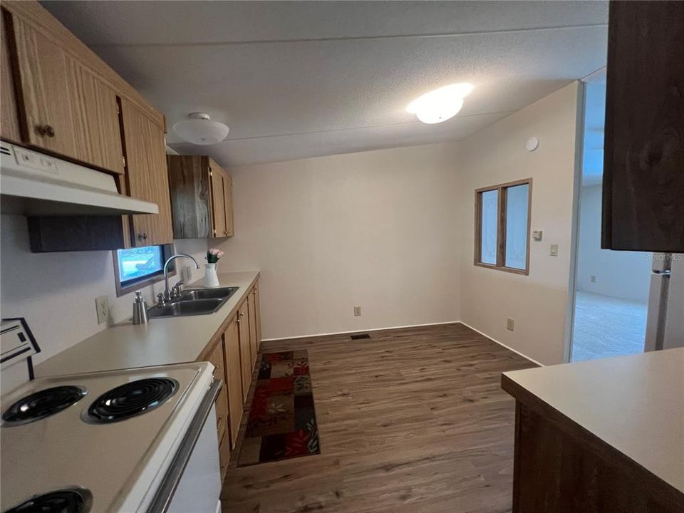 For Sale: $125,000 (3 beds, 2 baths, 920 Square Feet)