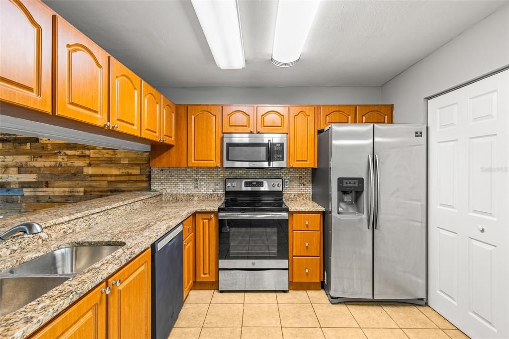 Active With Contract: $285,000 (3 beds, 2 baths, 1314 Square Feet)