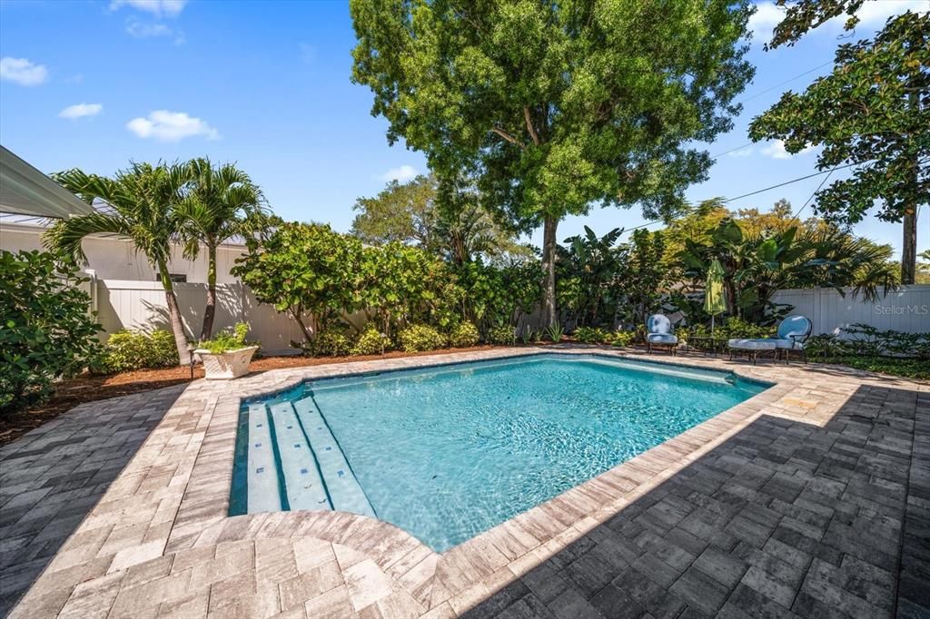 Active With Contract: $1,195,000 (3 beds, 3 baths, 2410 Square Feet)