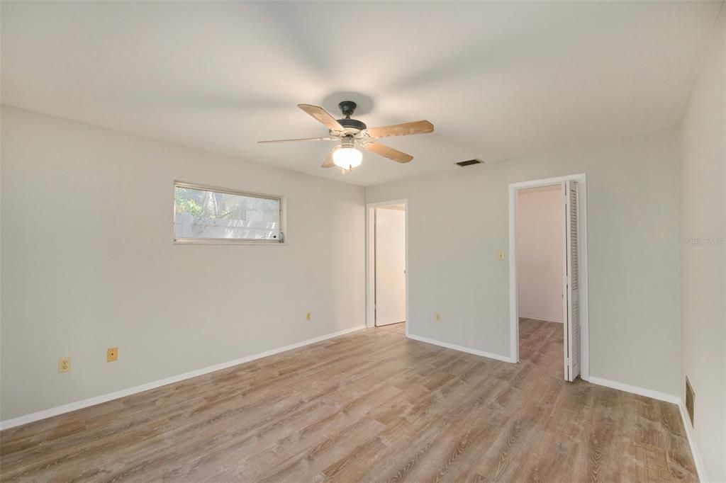 Recently Sold: $300,000 (2 beds, 2 baths, 1352 Square Feet)