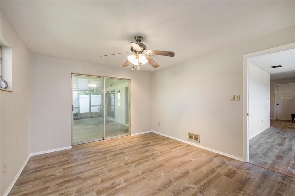 Recently Sold: $300,000 (2 beds, 2 baths, 1352 Square Feet)