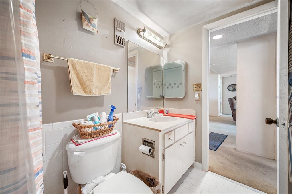 For Sale: $380,000 (2 beds, 2 baths, 1175 Square Feet)