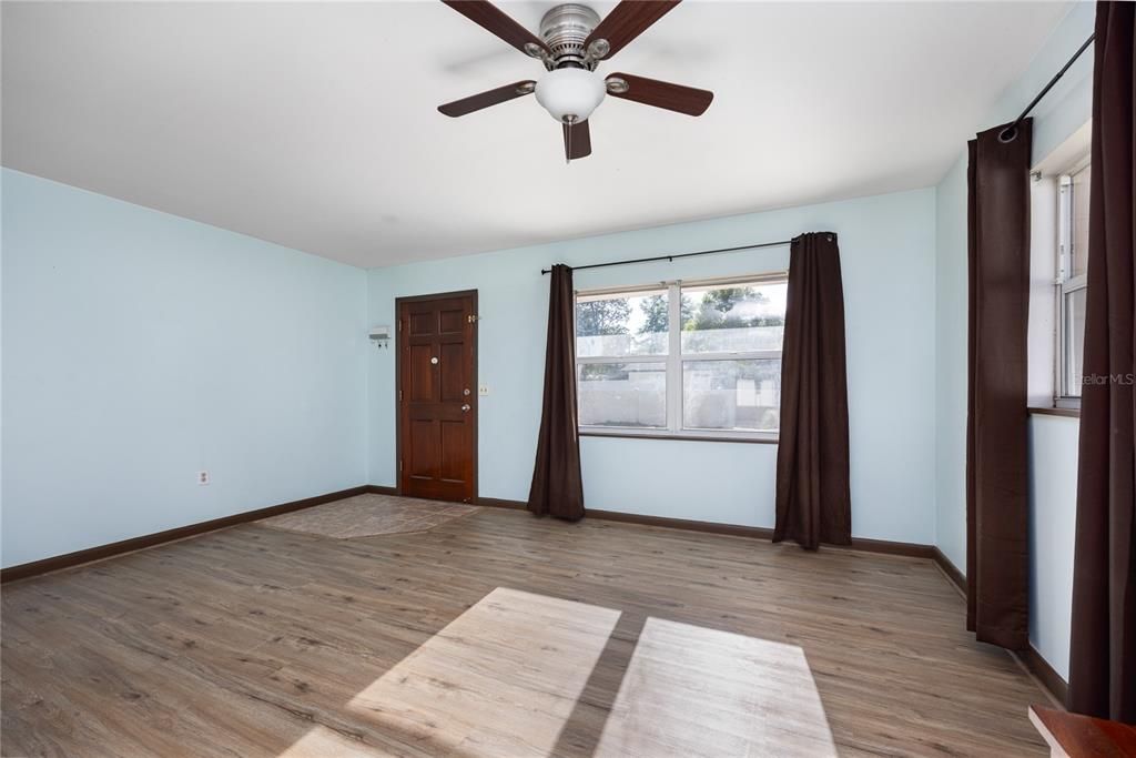For Sale: $245,000 (3 beds, 2 baths, 1104 Square Feet)