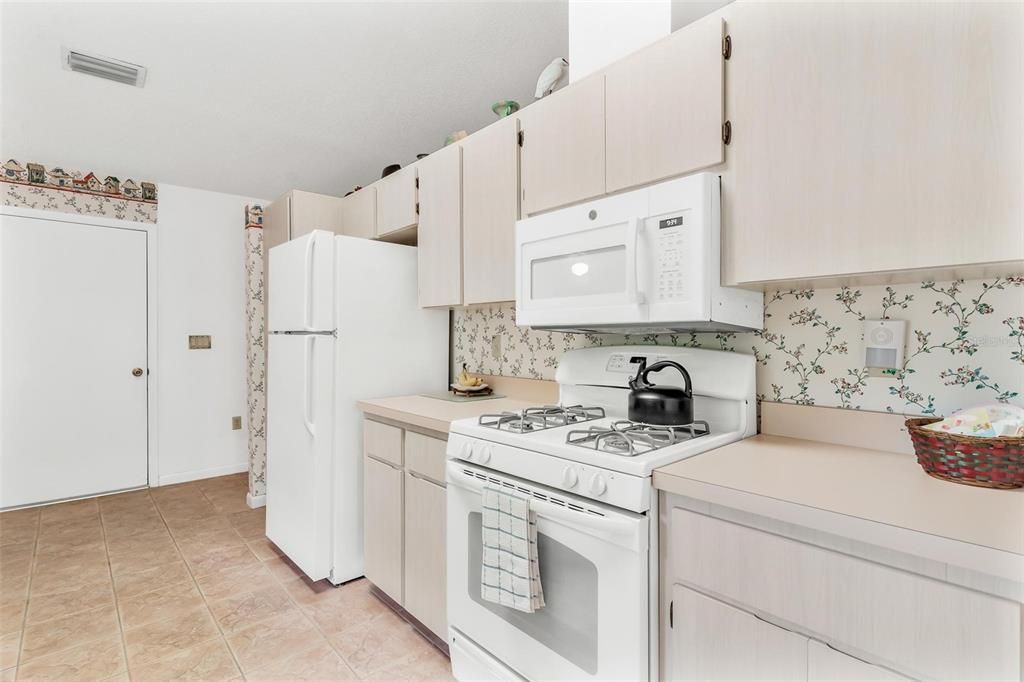 For Sale: $259,900 (2 beds, 2 baths, 1667 Square Feet)