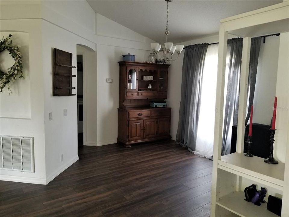 Recently Rented: $1,995 (3 beds, 2 baths, 1532 Square Feet)