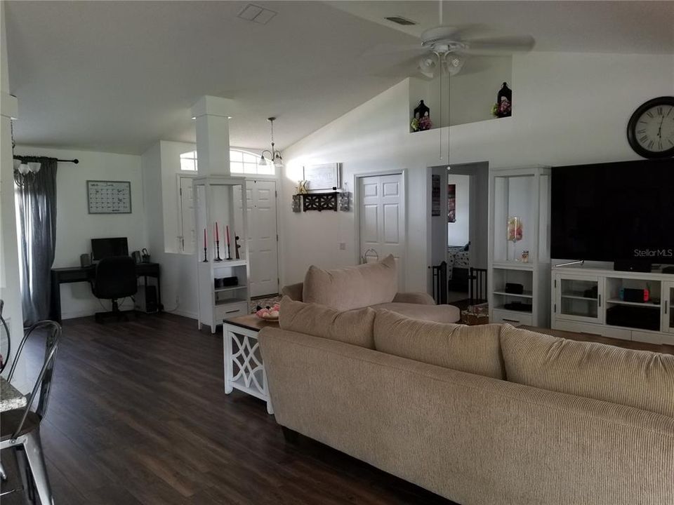 Recently Rented: $1,995 (3 beds, 2 baths, 1532 Square Feet)