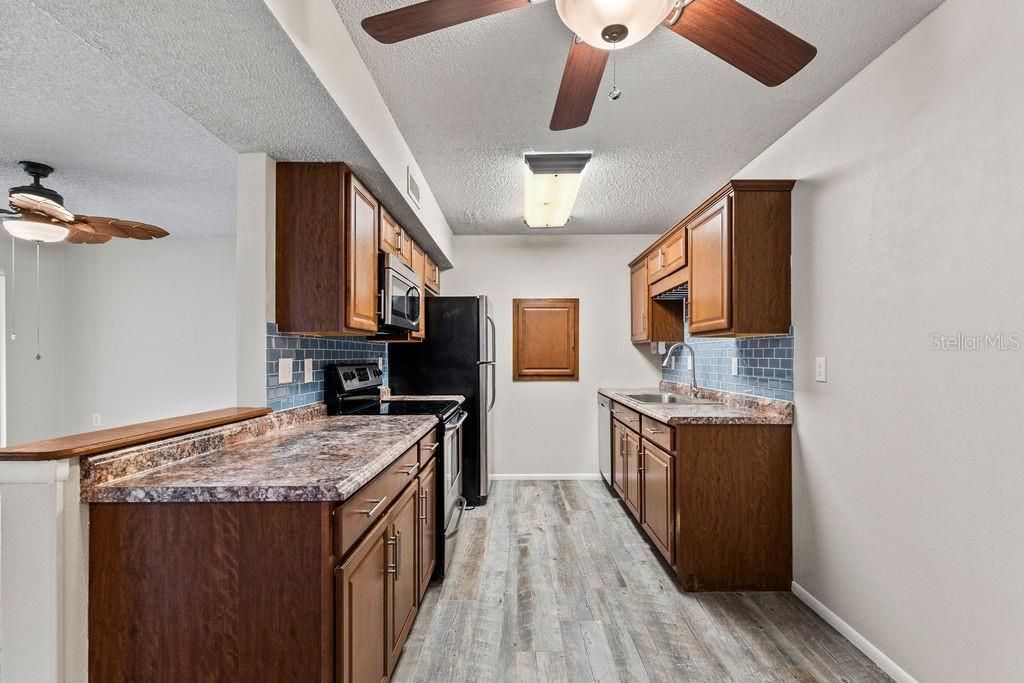 For Sale: $129,900 (1 beds, 1 baths, 630 Square Feet)