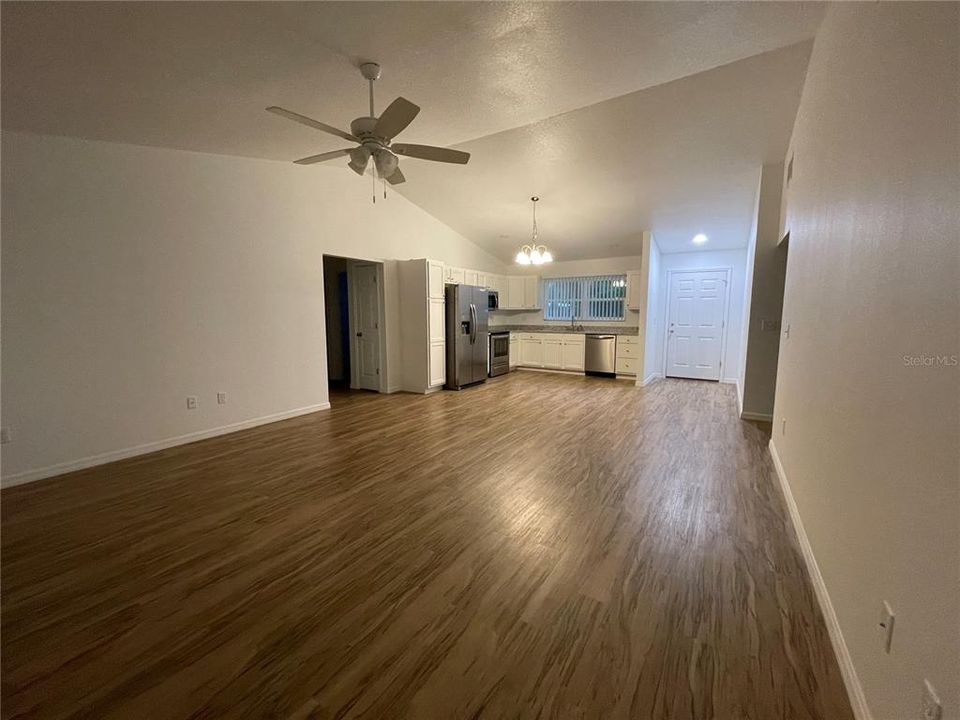 For Rent: $1,800 (3 beds, 2 baths, 1425 Square Feet)