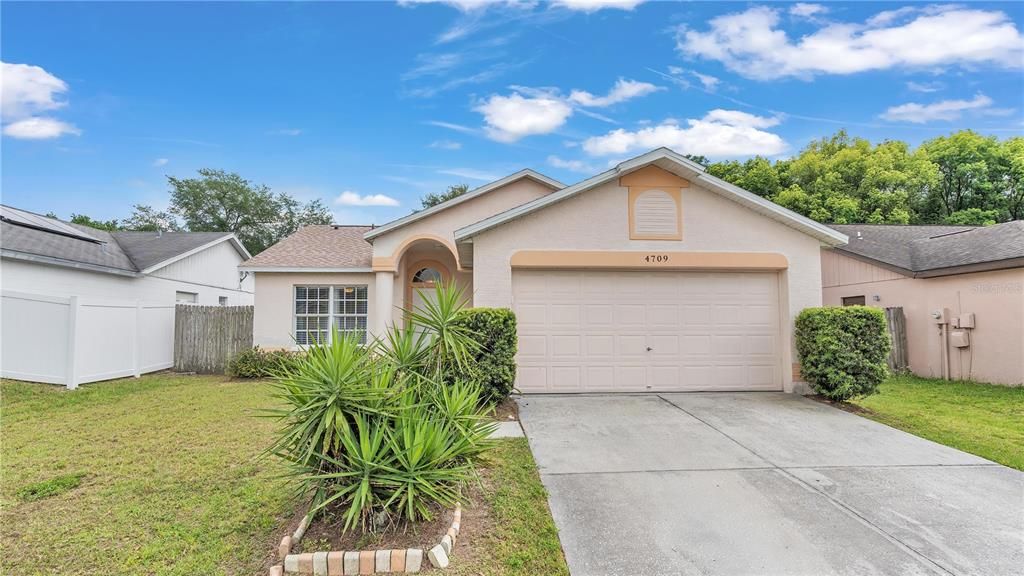 Active With Contract: $299,500 (3 beds, 2 baths, 1290 Square Feet)