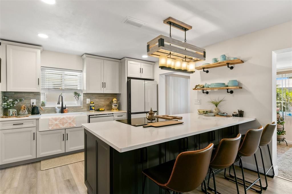 Active With Contract: $434,900 (2 beds, 2 baths, 1282 Square Feet)