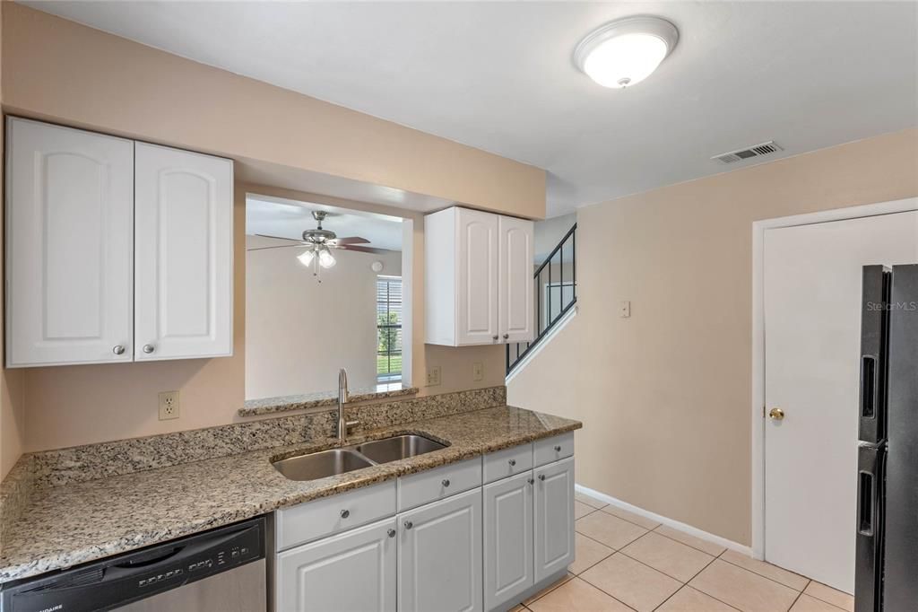 For Sale: $270,000 (2 beds, 2 baths, 1223 Square Feet)