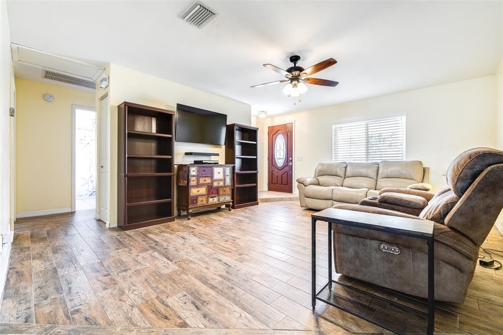 Active With Contract: $469,000 (4 beds, 3 baths, 2152 Square Feet)