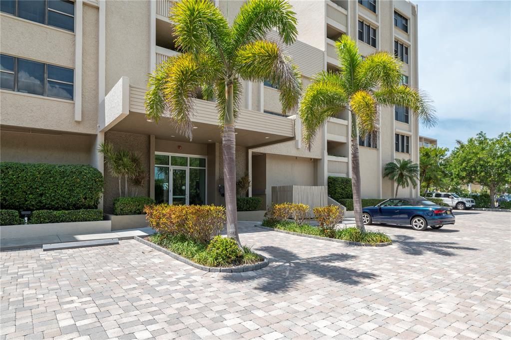 For Sale: $2,250,000 (3 beds, 3 baths, 2180 Square Feet)