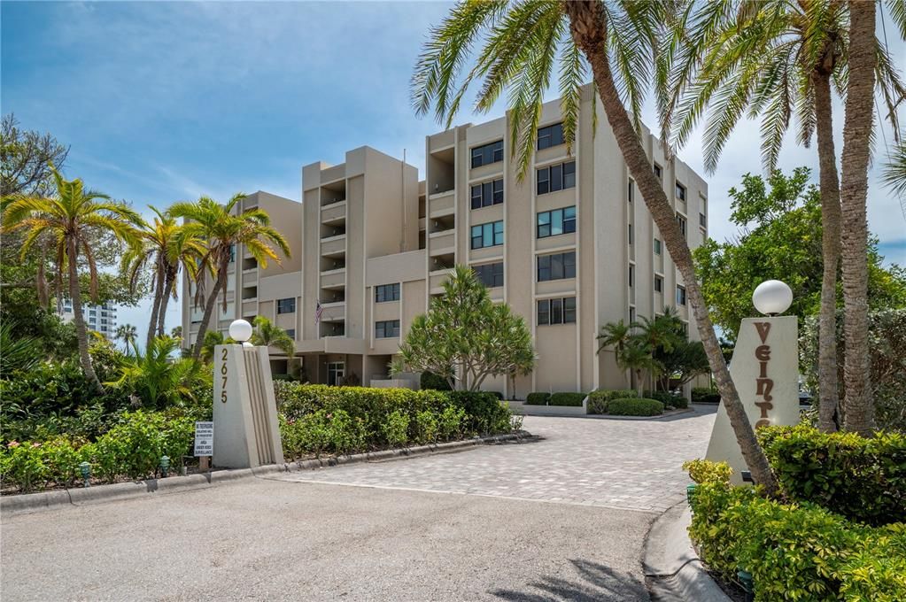 For Sale: $2,250,000 (3 beds, 3 baths, 2180 Square Feet)