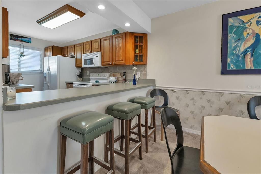 Active With Contract: $257,900 (2 beds, 2 baths, 1077 Square Feet)