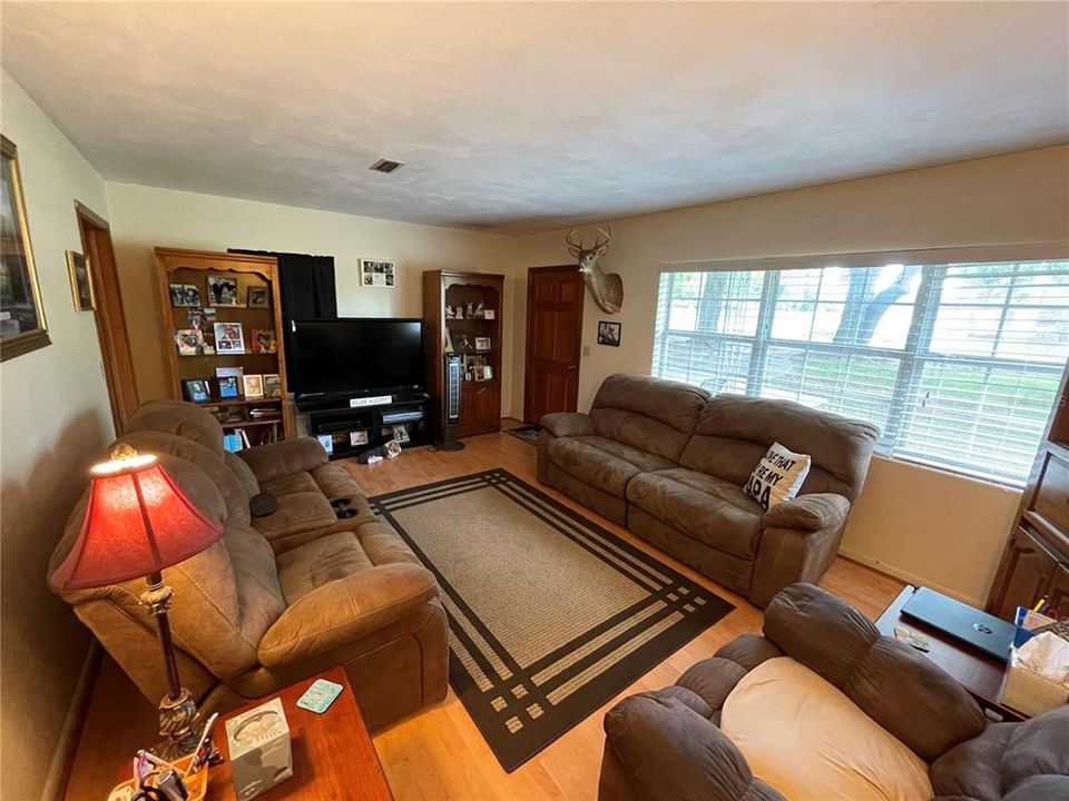 For Sale: $229,900 (3 beds, 2 baths, 1497 Square Feet)