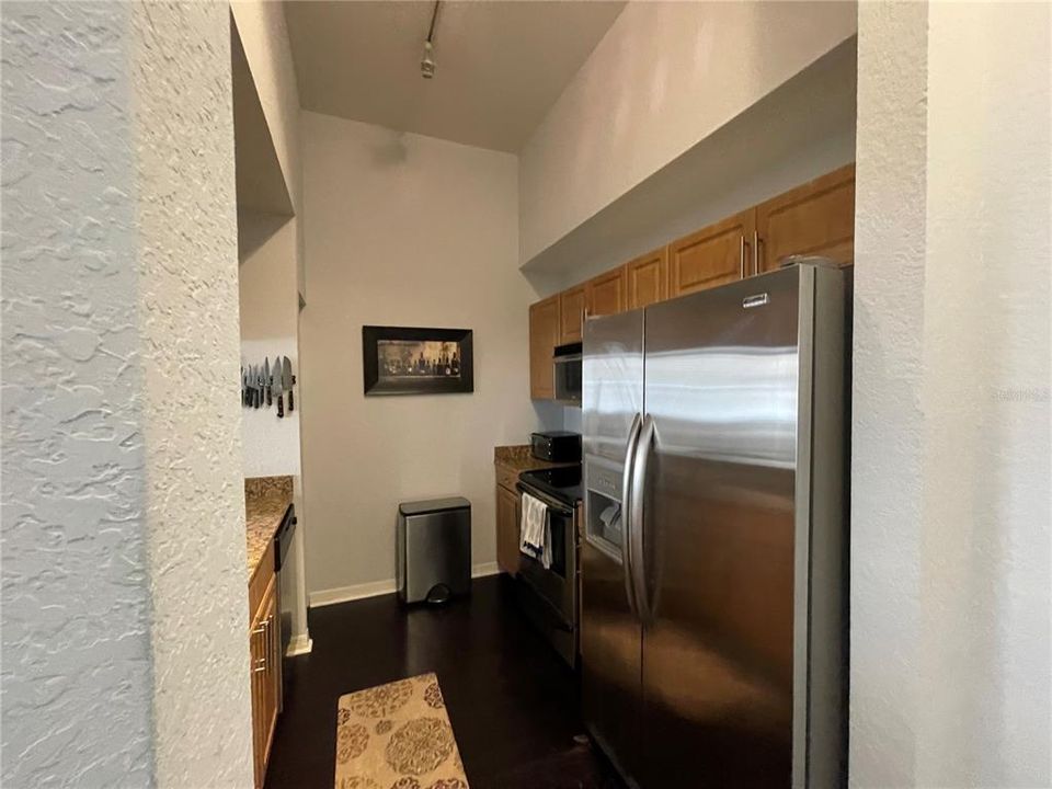 For Rent: $2,950 (2 beds, 2 baths, 1084 Square Feet)