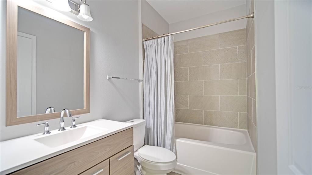 For Sale: $279,990 (2 beds, 2 baths, 1076 Square Feet)