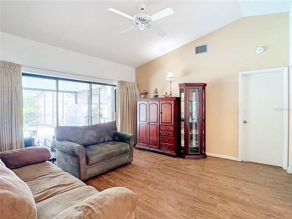 For Sale: $389,000 (3 beds, 2 baths, 1787 Square Feet)