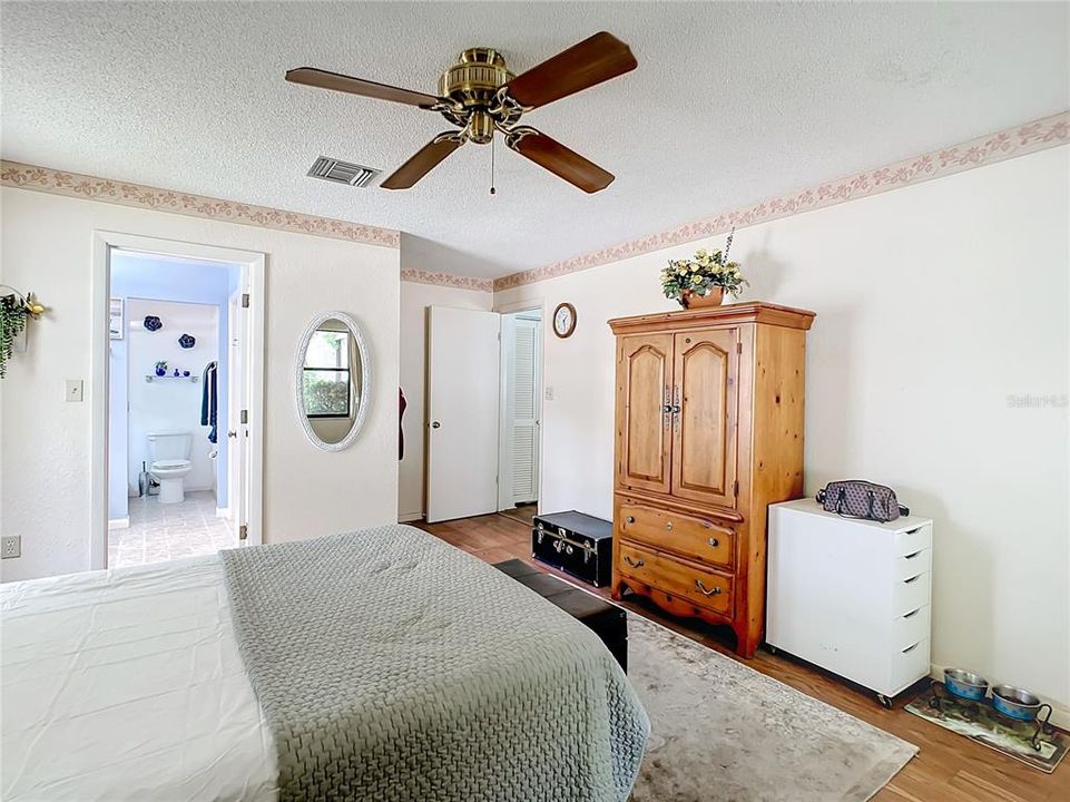 For Sale: $379,000 (3 beds, 2 baths, 1787 Square Feet)