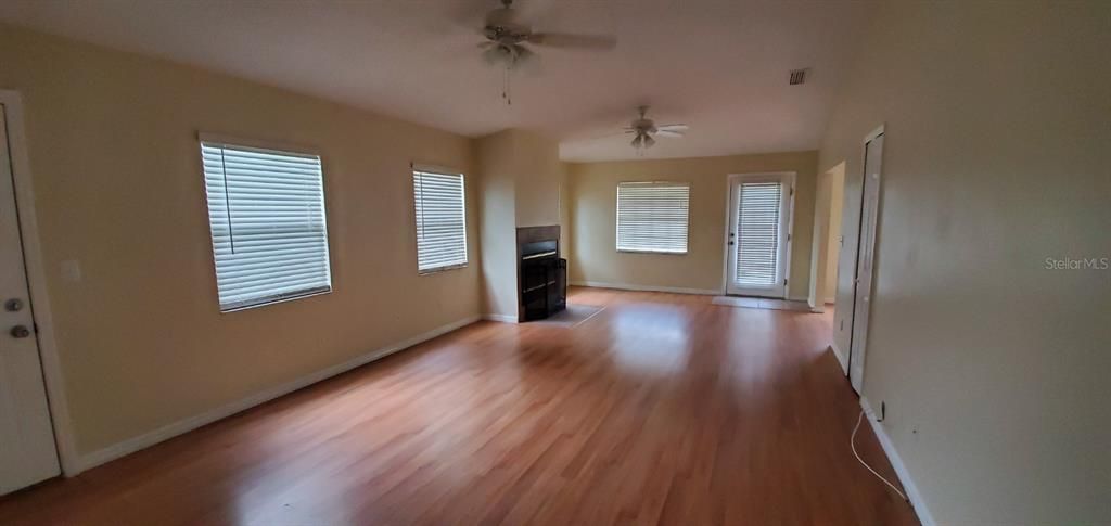 Recently Rented: $1,750 (2 beds, 2 baths, 1250 Square Feet)