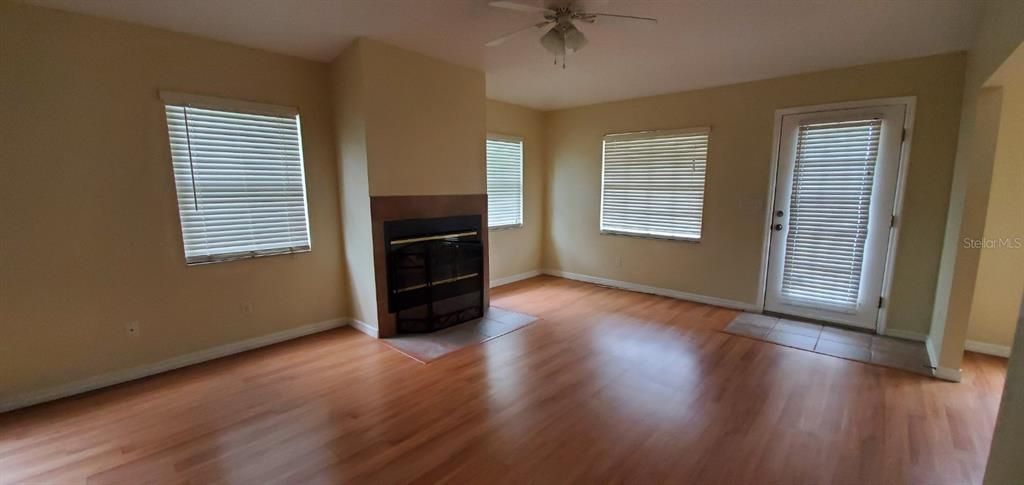 Recently Rented: $1,750 (2 beds, 2 baths, 1250 Square Feet)