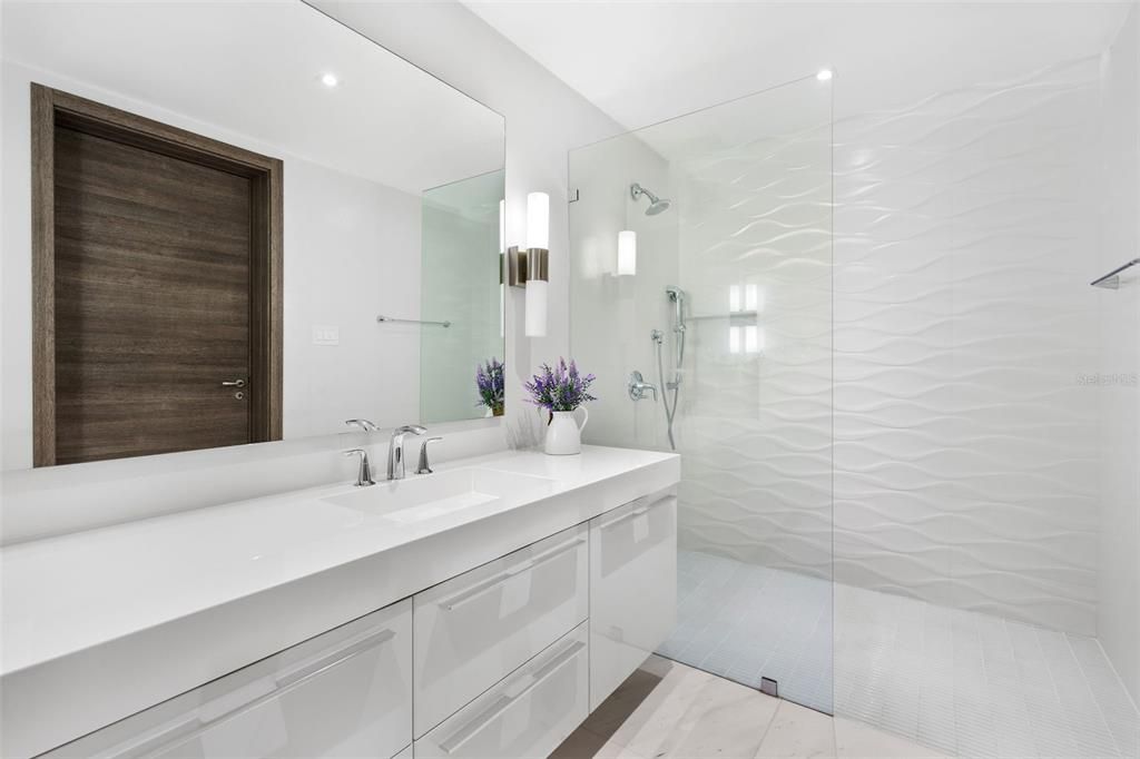 待售: $12,900,000 (6 贝兹, 8 浴室, 9827.4 平方英尺)