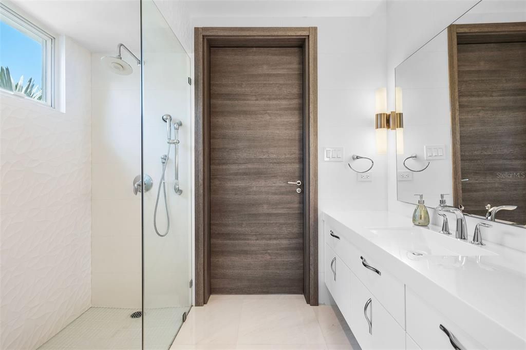 待售: $12,900,000 (6 贝兹, 8 浴室, 9827.4 平方英尺)