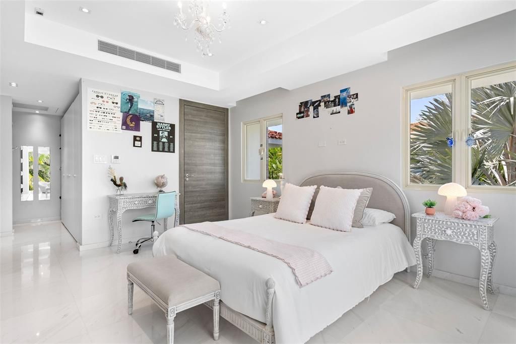 待售: $12,900,000 (6 贝兹, 8 浴室, 9827.4 平方英尺)