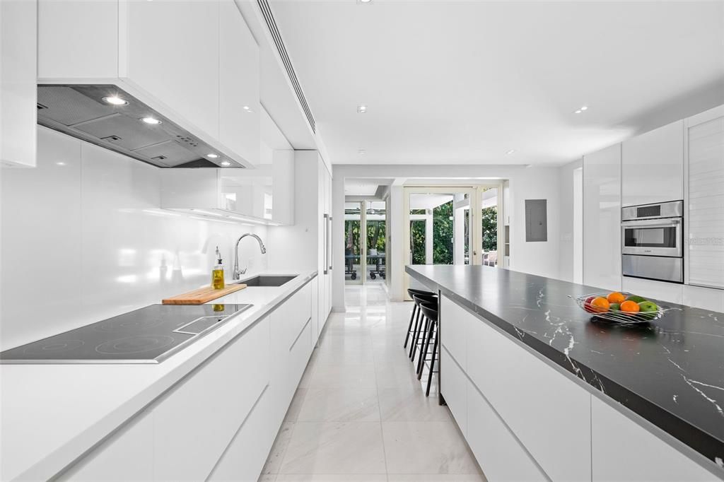 待售: $12,900,000 (6 贝兹, 8 浴室, 9827.4 平方英尺)