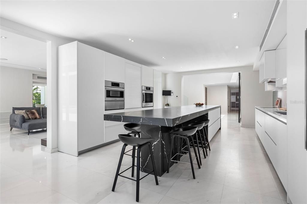 待售: $12,900,000 (6 贝兹, 8 浴室, 9827.4 平方英尺)