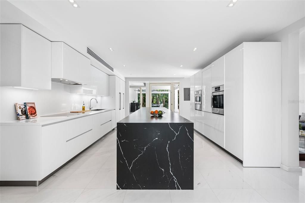 待售: $12,900,000 (6 贝兹, 8 浴室, 9827.4 平方英尺)