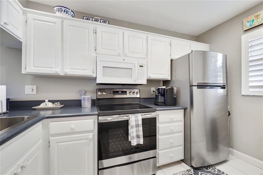 For Sale: $289,000 (2 beds, 2 baths, 1427 Square Feet)