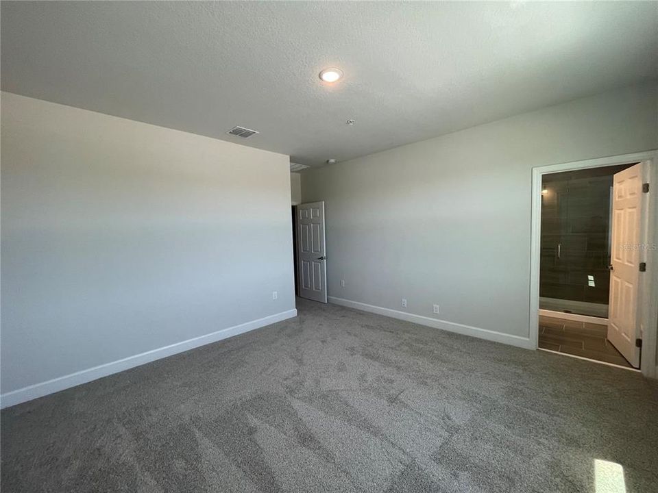 For Rent: $2,350 (3 beds, 2 baths, 2003 Square Feet)
