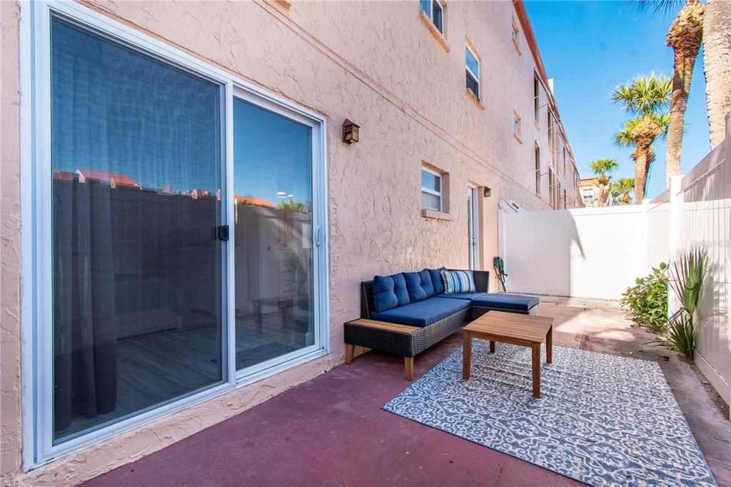 Active With Contract: $2,200 (2 beds, 2 baths, 1005 Square Feet)