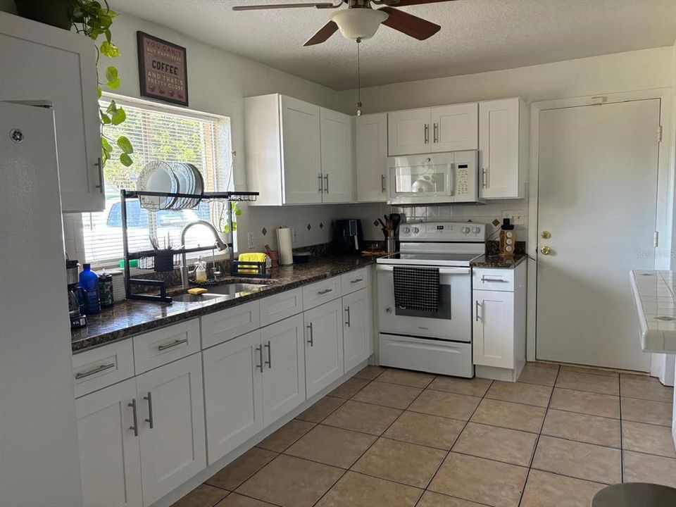 For Sale: $305,000 (2 beds, 1 baths, 1248 Square Feet)