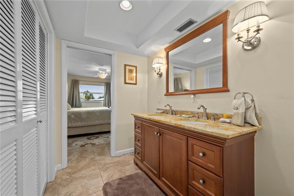 待售: $599,000 (2 贝兹, 2 浴室, 1350 平方英尺)