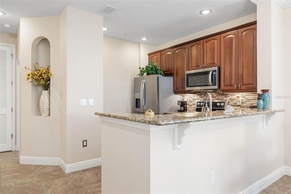 For Sale: $319,500 (2 beds, 2 baths, 1115 Square Feet)
