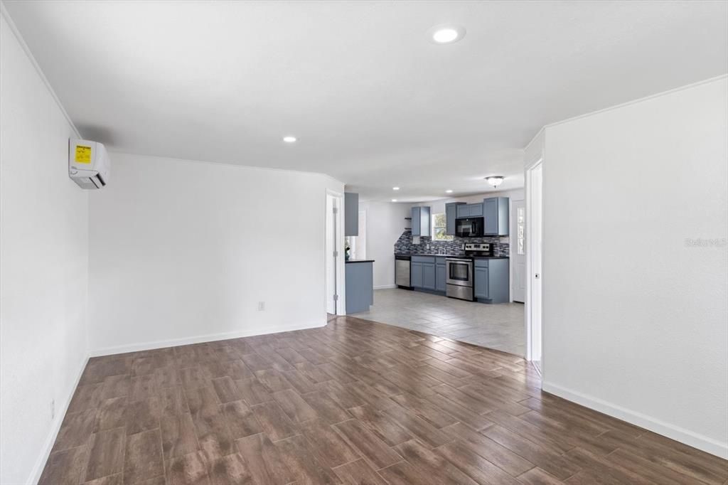 For Sale: $144,000 (3 beds, 2 baths, 960 Square Feet)