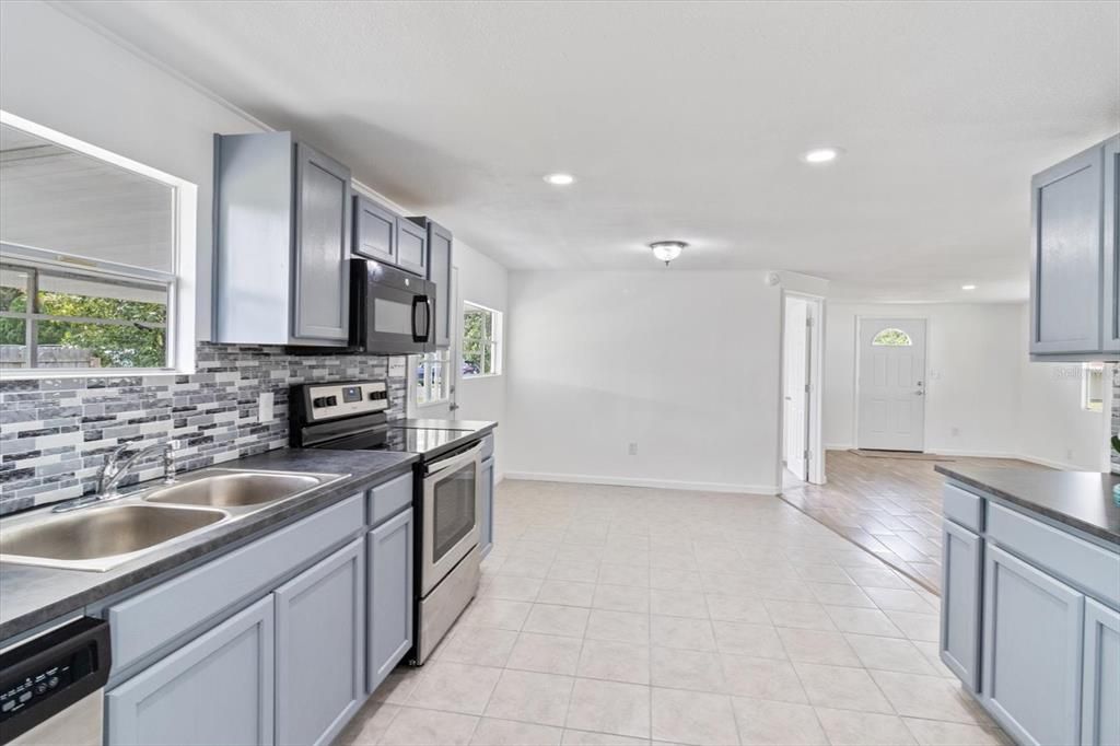 For Sale: $144,000 (3 beds, 2 baths, 960 Square Feet)